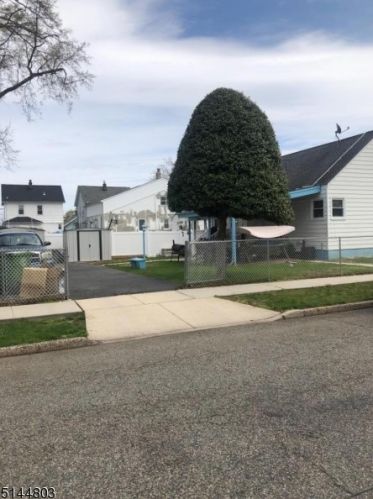 121 Bonna Villa Ave, Roselle, NJ 07203-2638