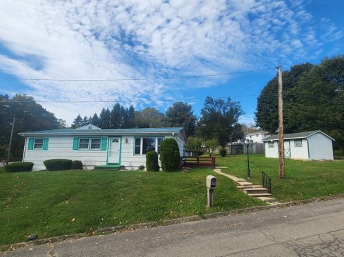 725 Hillcrest Ave, New Castle, PA 16105-2255