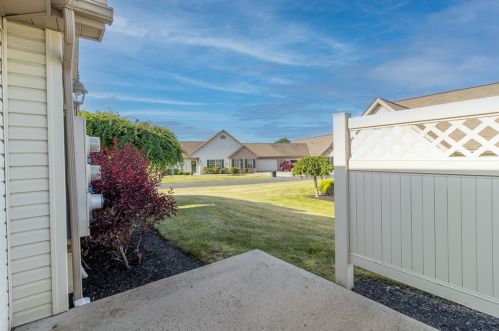 1084 Timberwood Dr, Beaver Falls PA 15010-1614 exterior