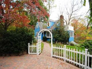 4 Bankside Dr, Center Port, NY 11721-1536