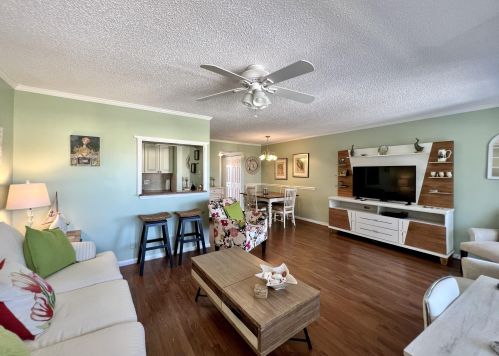 246 Chatham L, West Palm Beach, FL 33417-1838