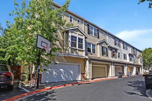 660 Pinnacles Ter, Sunnyvale, CA 94085-3860