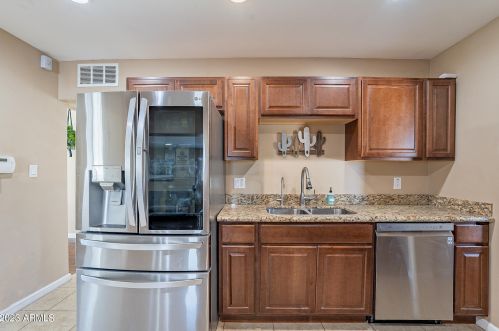 8142 11th Pl, Phoenix AZ  85020-3716 exterior