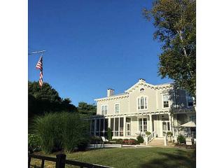 259 Main St, Stonington, CT 06378-2907