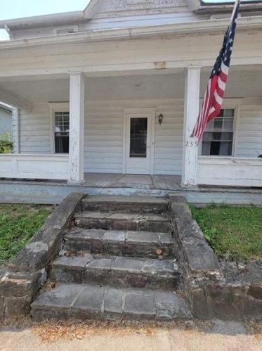 239 Wayne St, Claysville, PA 15323-2348