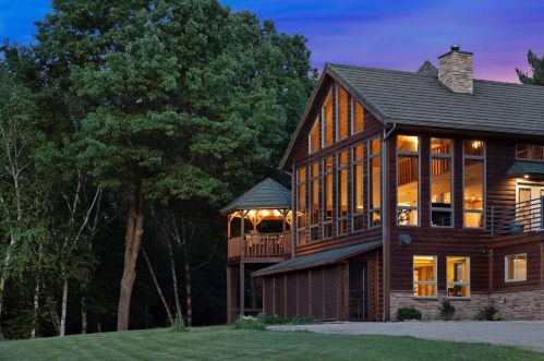 1287 Arrowood Trl, Hudson, WI 54016-6833
