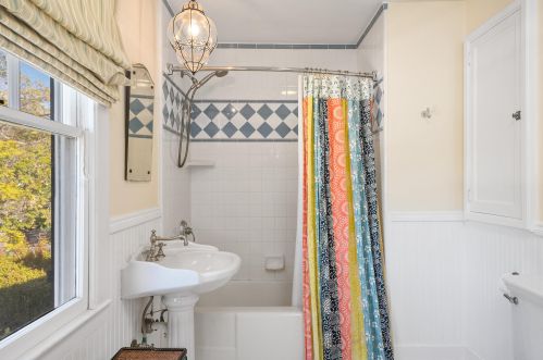 22 Islay St, Santa Barbara CA  93101-2423 exterior