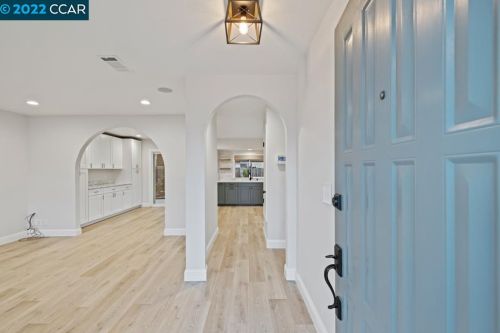 641 Almond Dr, Oakley, CA 94561-2102