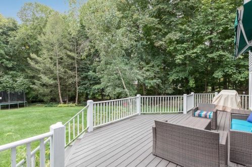 18 Betmarlea Rd, Norwalk CT  06850-2702 exterior