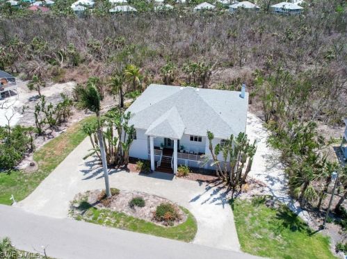 1724 Bunting Ln, Sanibel FL  33957-4226 exterior