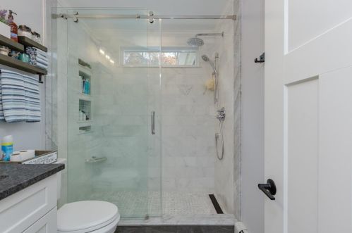 8 Walnut Hill Rd, Sandown NH  03873-2305 exterior