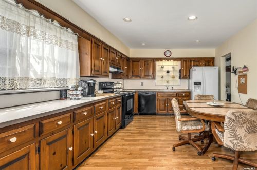 50 Polk Ave, Elwood NY  11731-1143 exterior