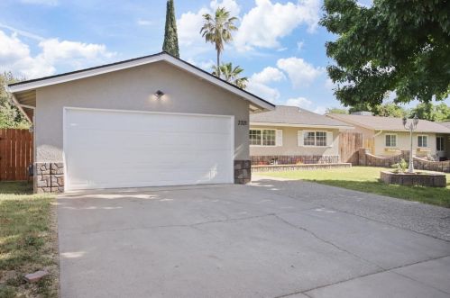 2321 Jeanine Dr, Modesto CA  95355-4064 exterior