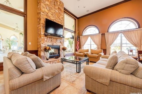 121 Constantine Way, Mount Sinai NY  11766-3005 exterior