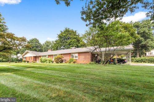 125 Dixie Dr, Red Lion PA  17356-1110 exterior