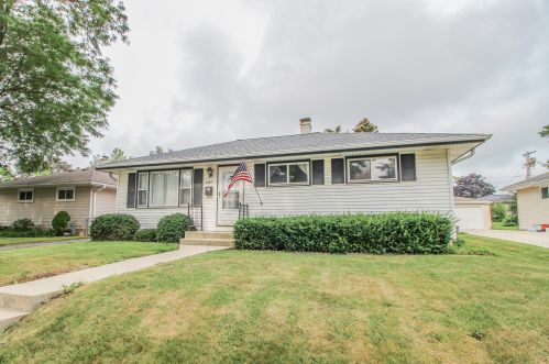 6785 17th St, Milwaukee, WI 53221-5206