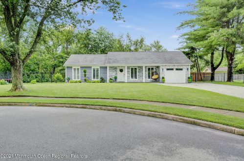 4 Windsor Ct, Jackson Twp NJ  08527-1214 exterior