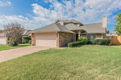 10709 Holly Grove Dr, Fort Worth, TX 76108-4613