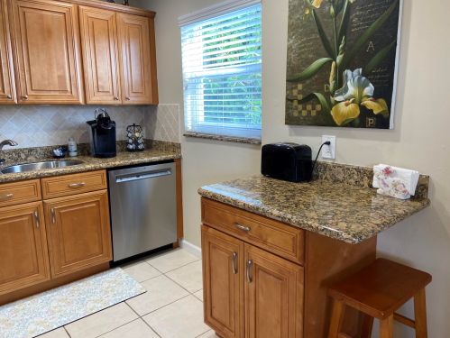 53 Somerset C, West Palm Beach FL  33417-2112 exterior