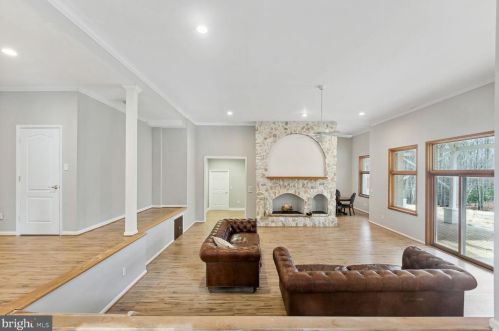 209 River Bend Rd, Great Falls VA  22066-4141 exterior