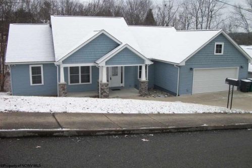 118 Frum Rd, Lake Ridge, WV 26330-1161