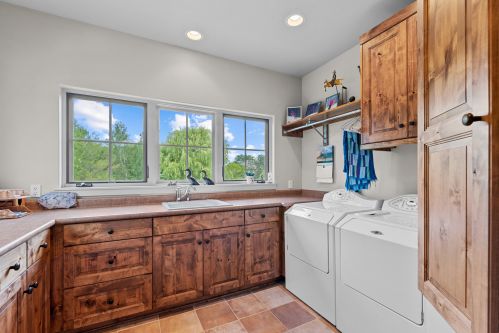 11405 Justin Dr, Thiensville WI  53092-2785 exterior