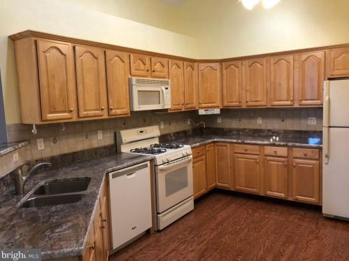 33 Chancery Ct, Souderton PA  18964-2903 exterior