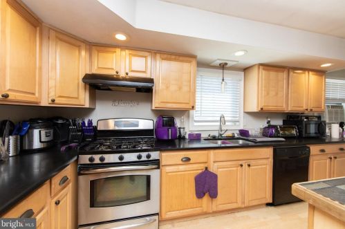 34 Broad St, Berlin Boro NJ  08009-1436 exterior