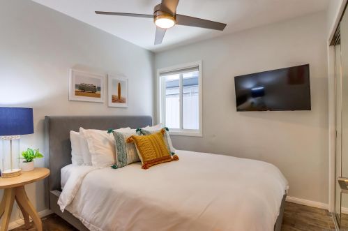 824 Anacapa Ct, San Diego CA  92109-8203 exterior