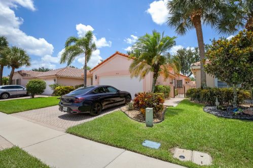 5166 Pelican Cove Dr, Boynton Beach, FL 33437-1688