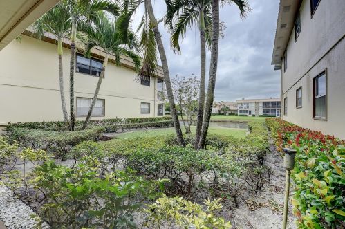 260 Saxony F, Delray Beach FL  33446-1838 exterior