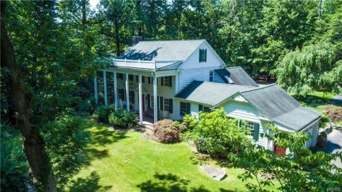 39 Cherry Ln, Airmont, NY