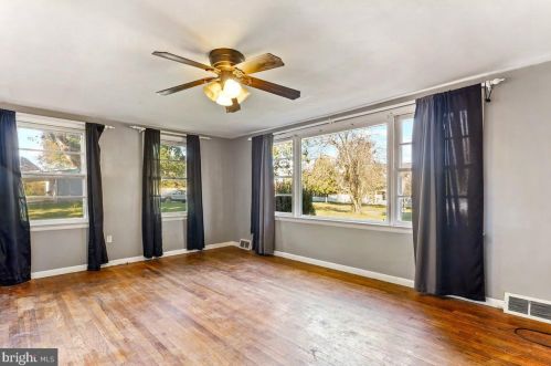 648 Street Rd, Cochranville, PA 19330-9488