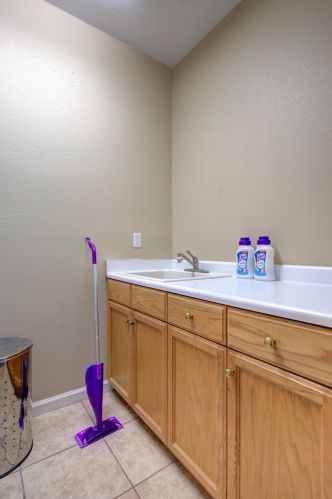 1429 Emerald Dr, Livingston CA  95334-9490 exterior