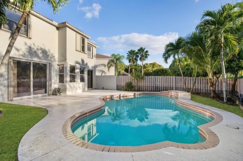 1212 159th Ln, Hollywood, FL 33027-5037