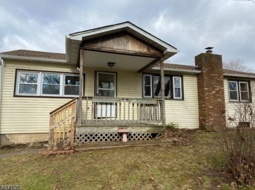 617 Mansfield St, Belvidere NJ  07823-1911 exterior