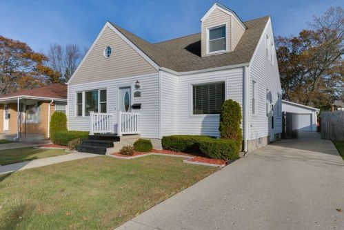 7303 8 Ave, Kenosha WI  53158-5242 exterior