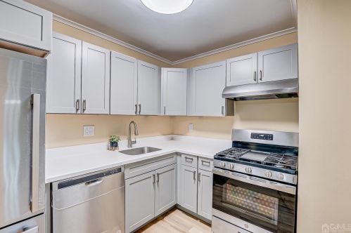 728 Cricket Ln, Woodbridge NJ  exterior
