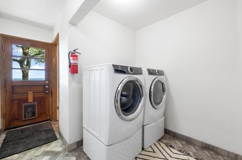 13328 Lakewood Dr, Thiensville WI  53097-2409 exterior