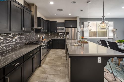 16785 Ore Claim Trl, Lathrop CA  95330-8842 exterior