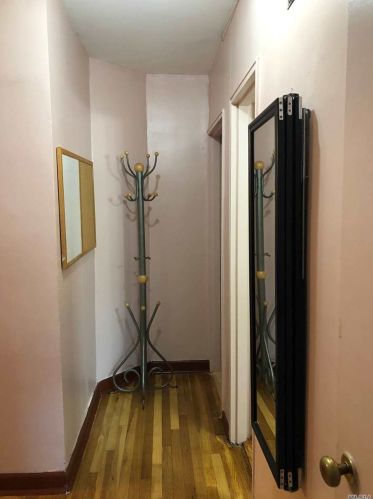 740 232nd St, Bronx, NY 10466-4116