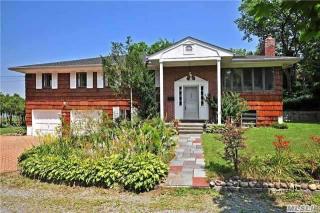 100 The Tideway, North Hills, NY 11030-1328