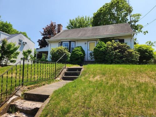 536 Middle Tpke, Manchester, CT 06040-3815