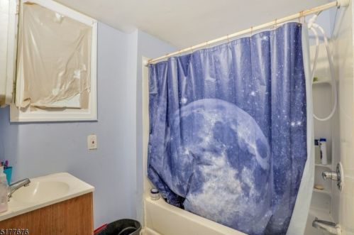 266 Hills Pl, Trenton NJ  08611-2811 exterior