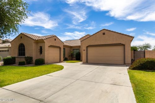 4282 Summit St, Gilbert, AZ 85297-4546