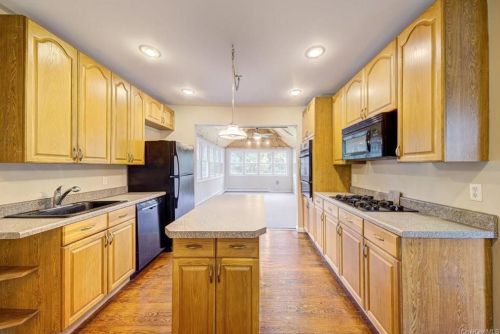 75 Sackett Lake Rd, Monticello NY  12701-4514 exterior