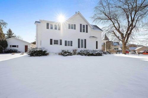 124 Columbia St, Chilton WI  53014-1418 exterior