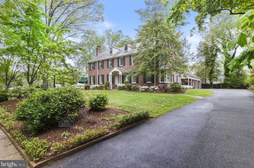 909 Stuart Rd, Wilmington, DE 19807-2821