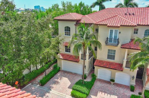 27 Marina Gardens Dr, West Palm Beach, FL 33410-3503