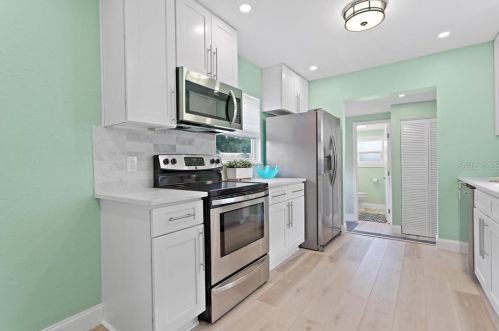 5210 20th Ave, Saint Petersburg FL  33707-4908 exterior